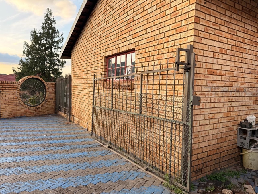 3 Bedroom Property for Sale in Geelhoutpark North West